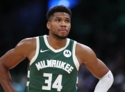 爵士狂砍字母哥分，三连败迎来新赛季高光！的简单介绍